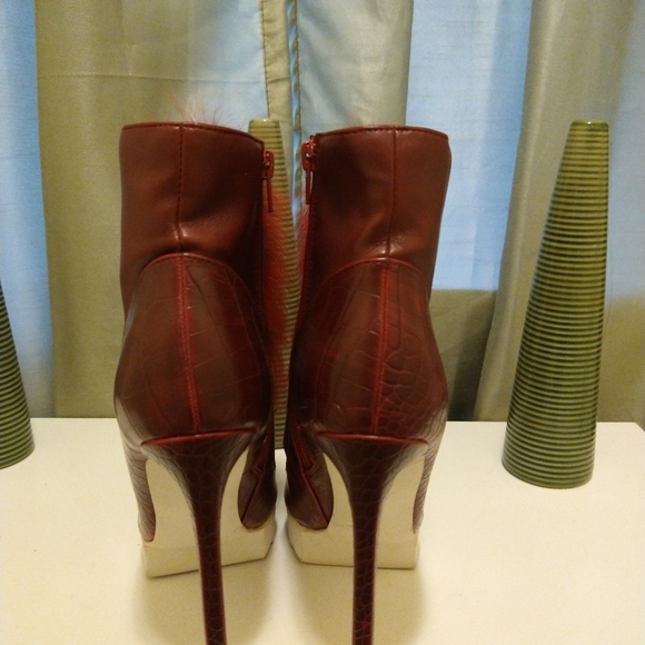 Boots - Picture 3 of 8